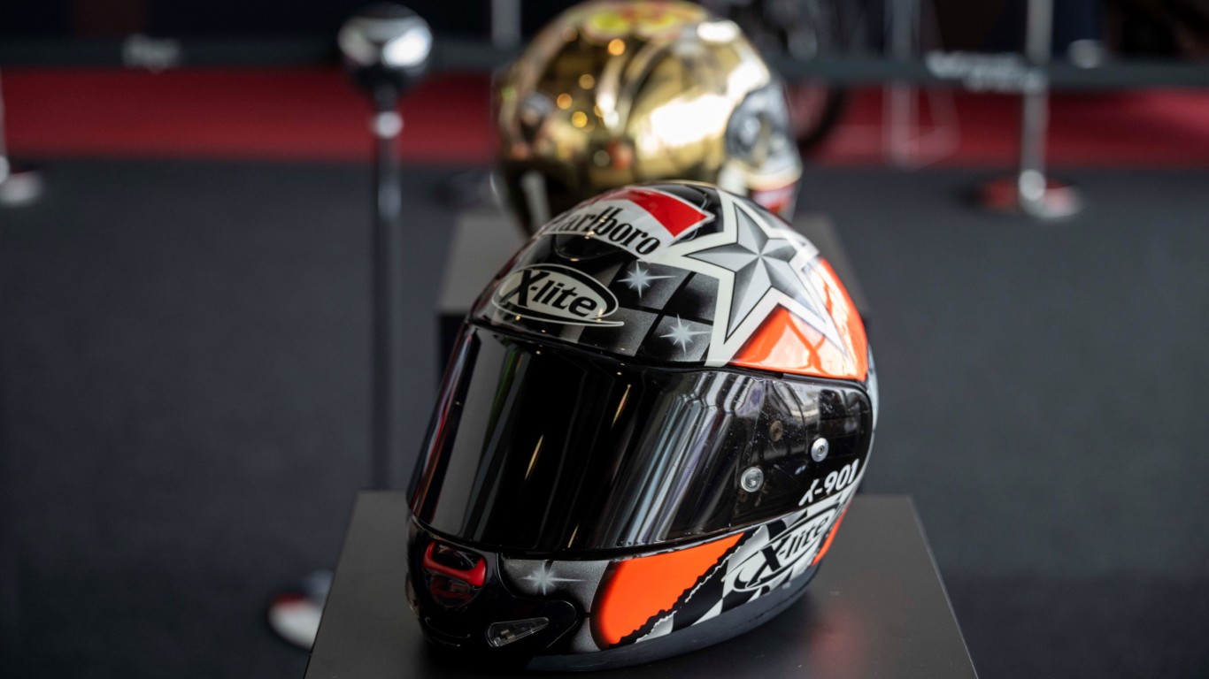 Making-MotoGP-History-Nolan-Helmets-19