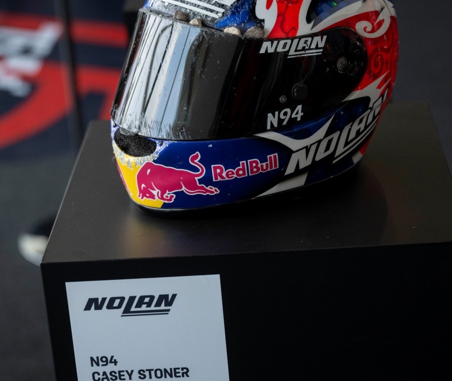 Making-MotoGP-History-Nolan-Helmets-26