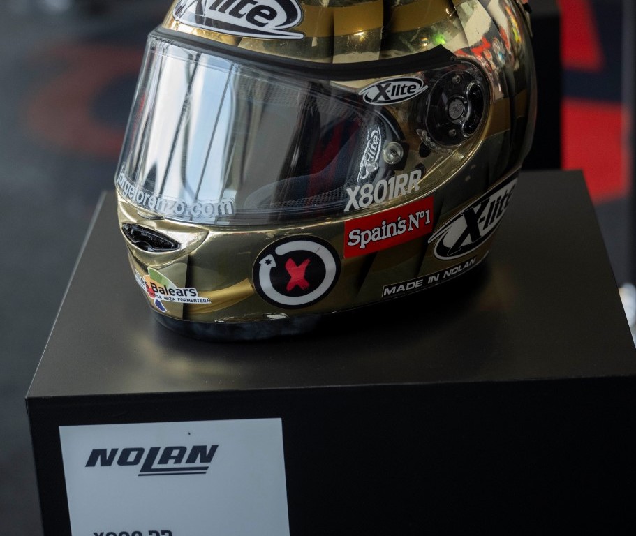 Making-MotoGP-History-Nolan-Helmets-27