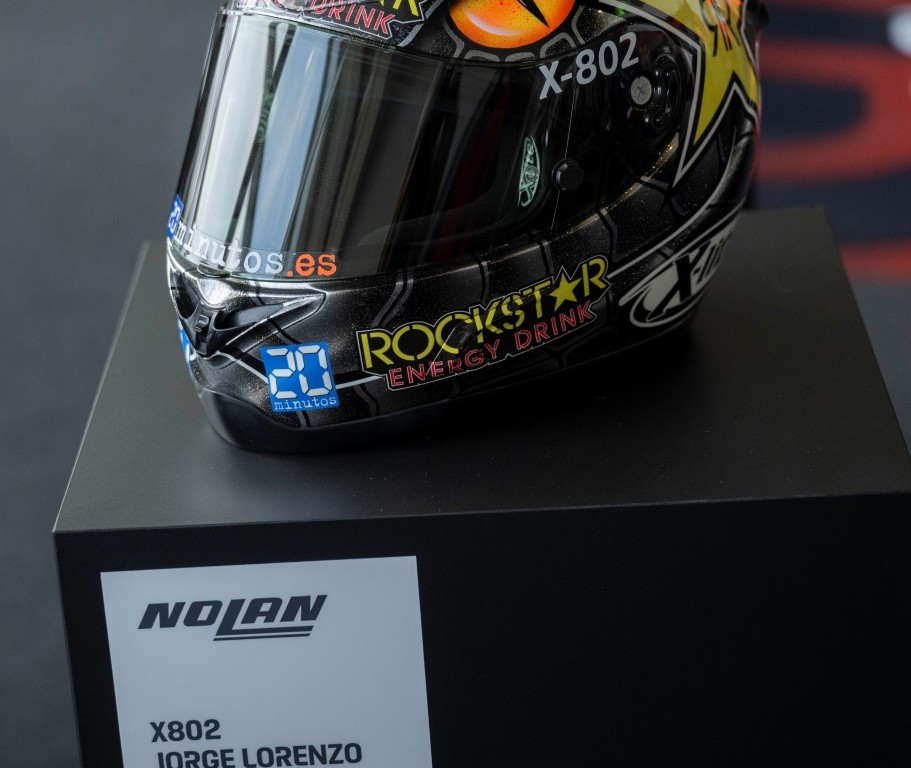 Making-MotoGP-History-Nolan-Helmets-28