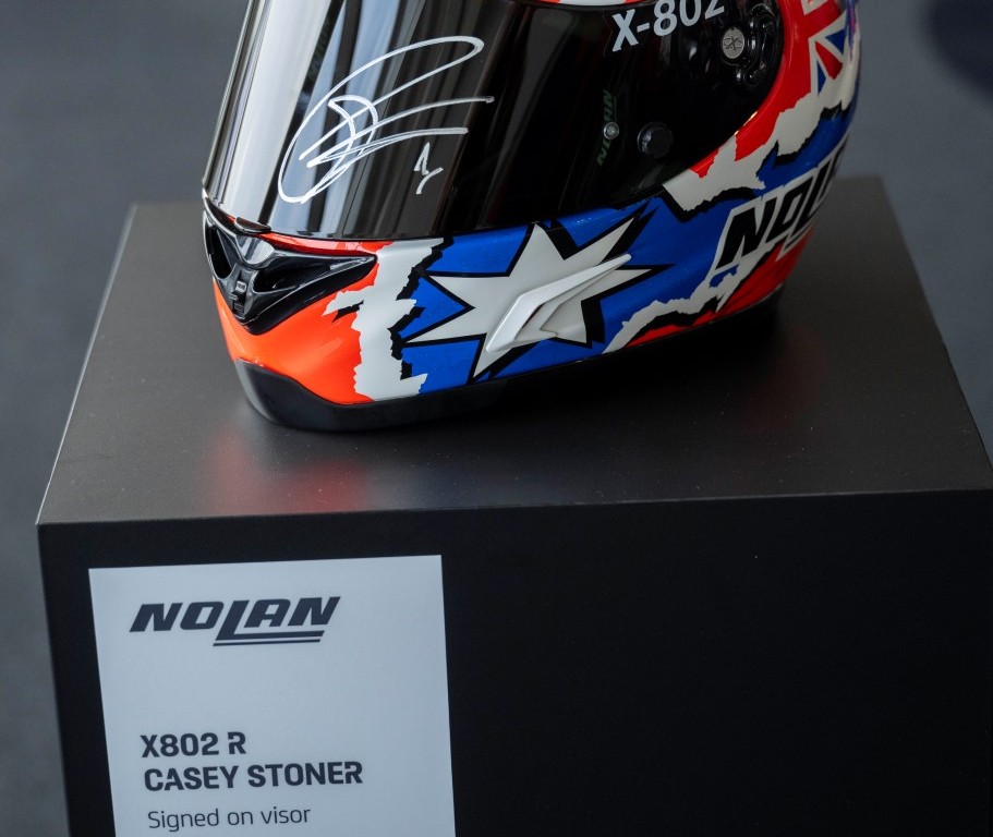 Making-MotoGP-History-Nolan-Helmets-29