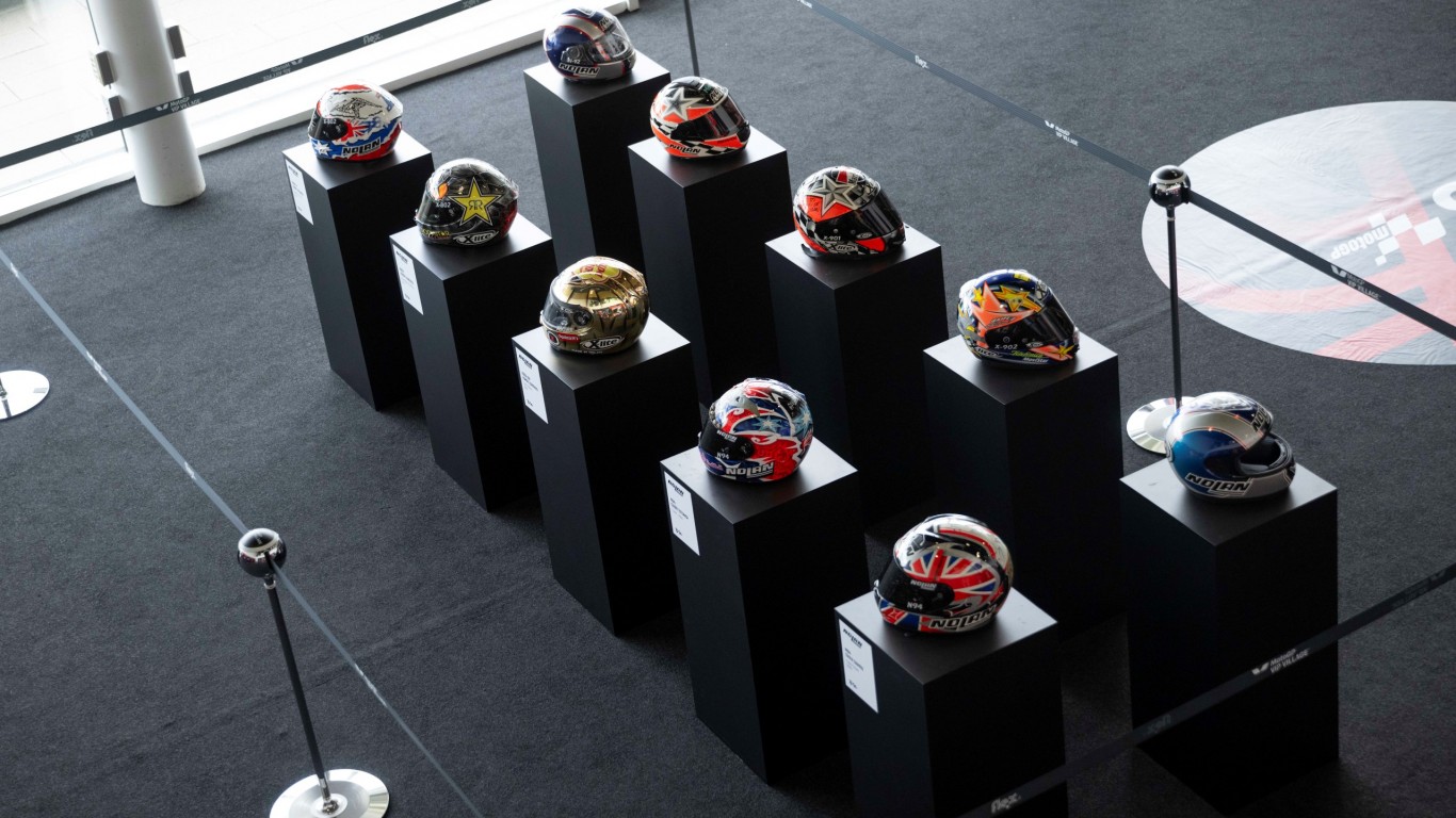 Making-MotoGP-History-Nolan-Helmets-3