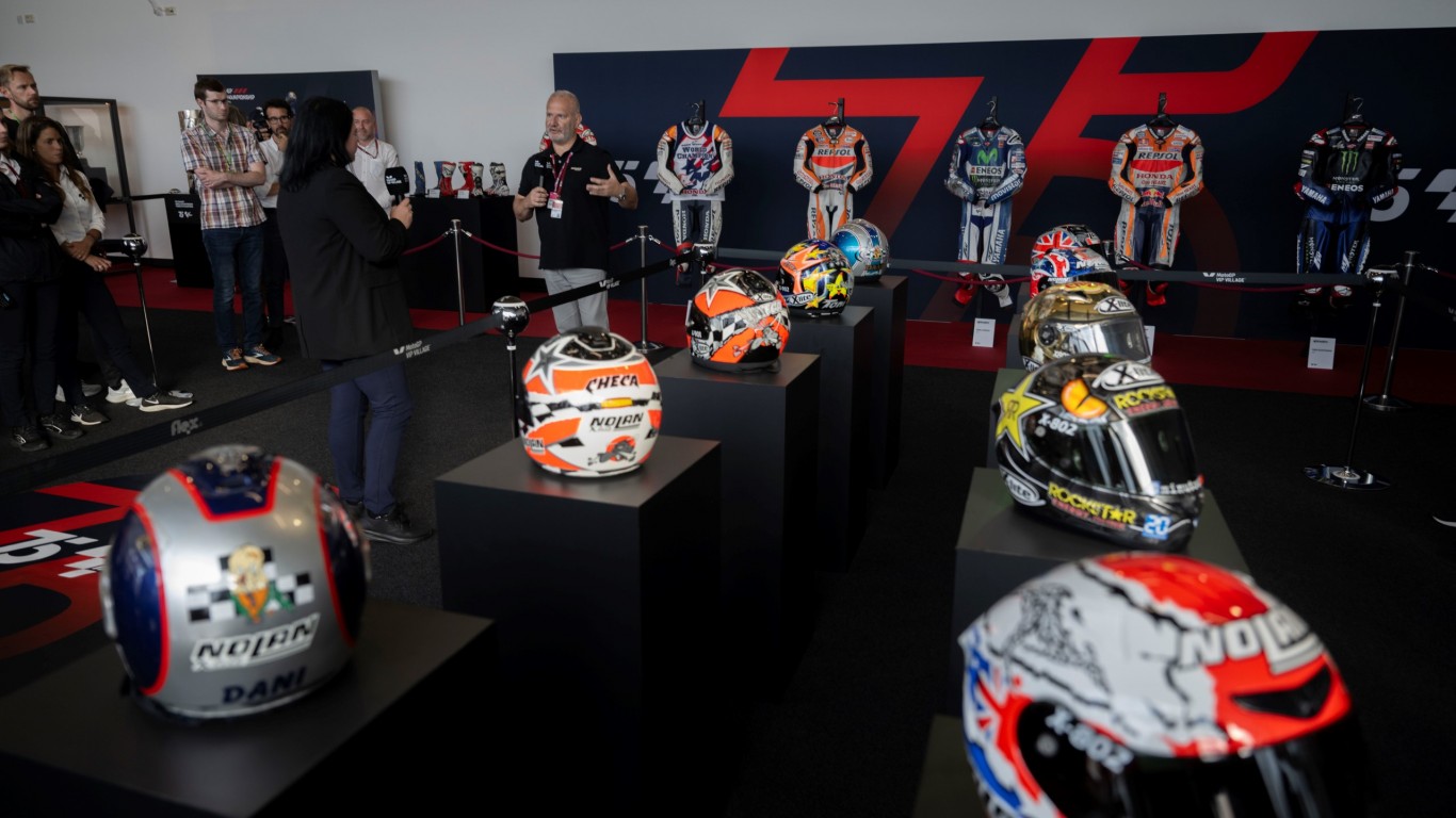 Making-MotoGP-History-Nolan-Helmets-33