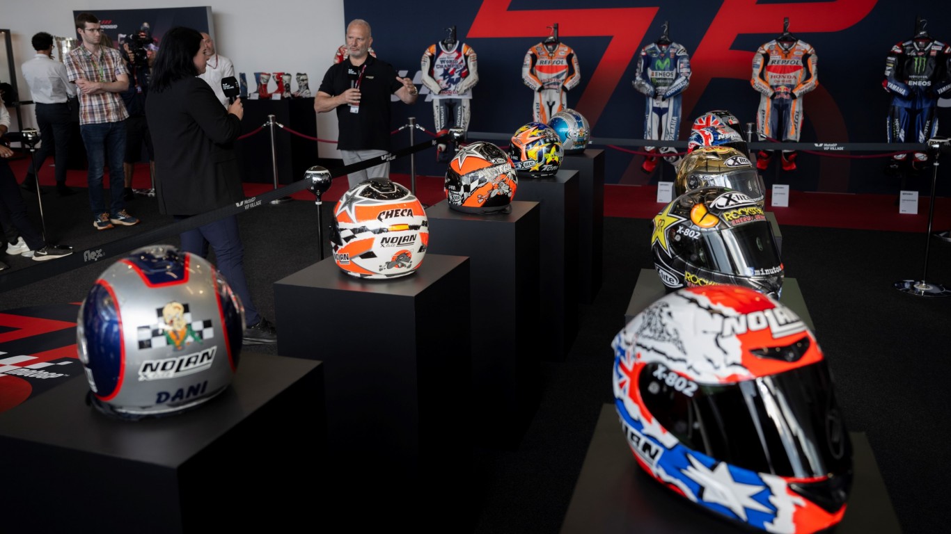 Making-MotoGP-History-Nolan-Helmets-34