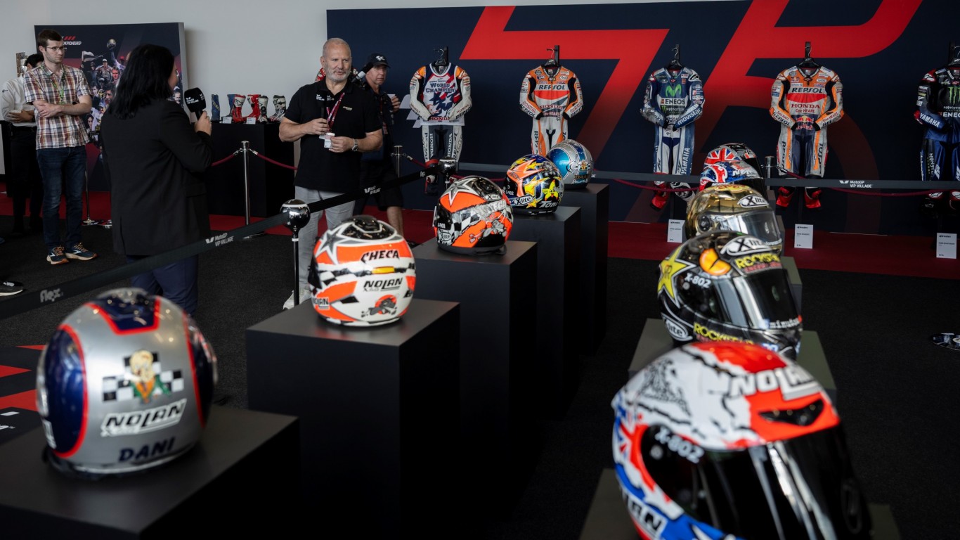 Making-MotoGP-History-Nolan-Helmets-35