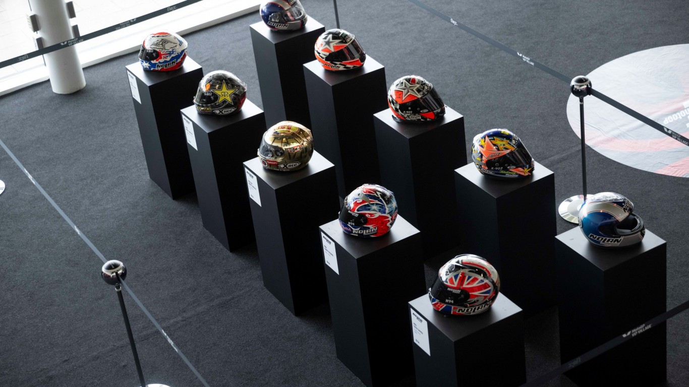 Making-MotoGP-History-Nolan-Helmets-4