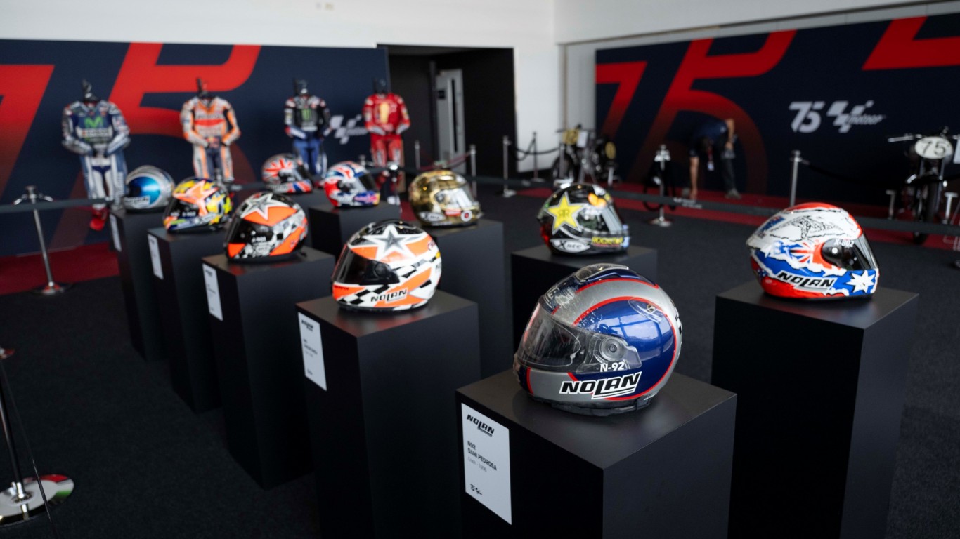 Making-MotoGP-History-Nolan-Helmets-6