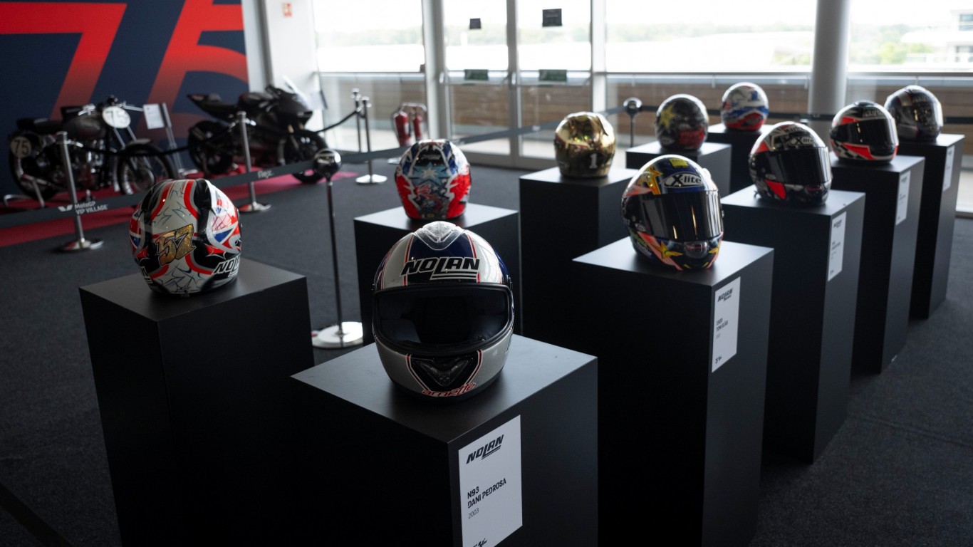 Making-MotoGP-History-Nolan-Helmets-8