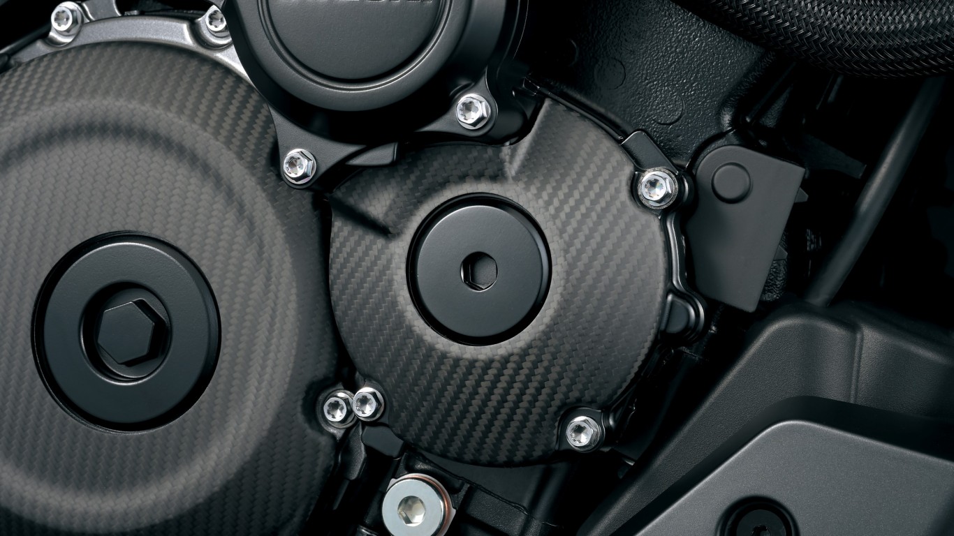 GSX-S1000_GT_M2_CarbonStarterCover