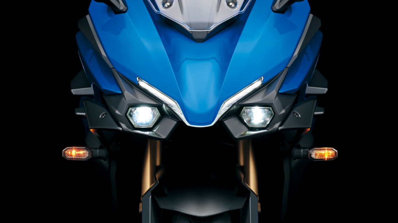 GSX-S1000GT_M2_Headlights_High