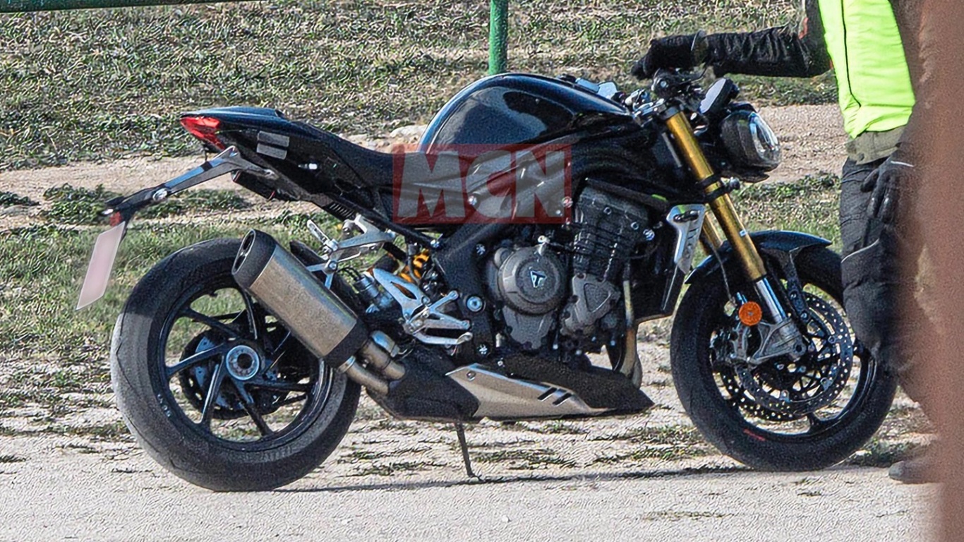 triumph-speed-triple-1200-rs-spy-shots-02