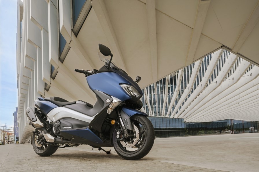 Yamaha_TMAX_DX_2