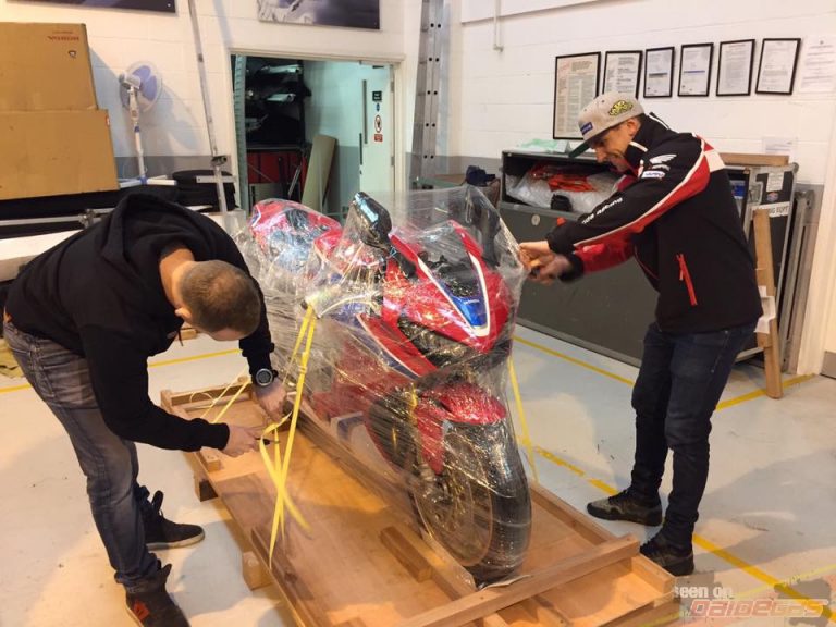 La CBR 1000 RR SP2 è arrivata anche al team Honda Racing BSB