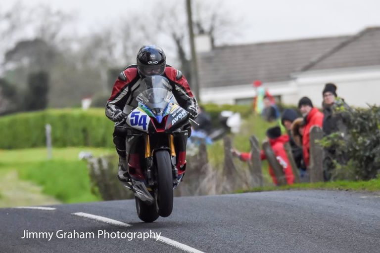 Pilota Italiano grave per un incidente alla Tandragee 100