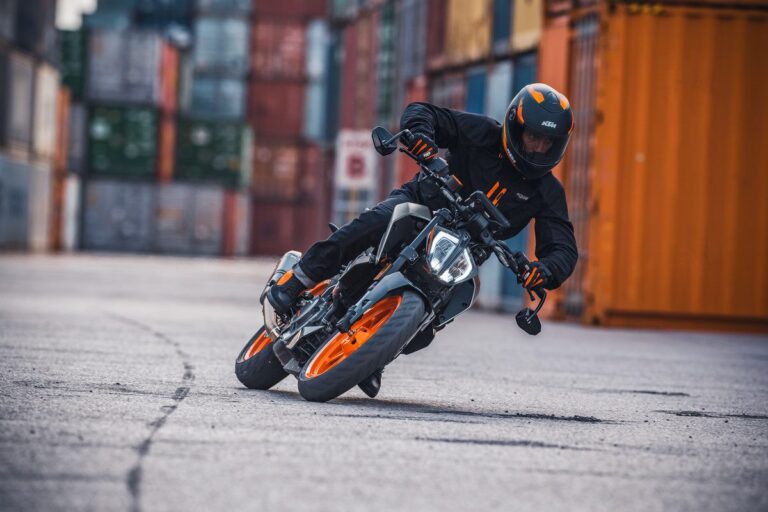 KTM sfoggia le nuove Duke 125 e 390 my2021