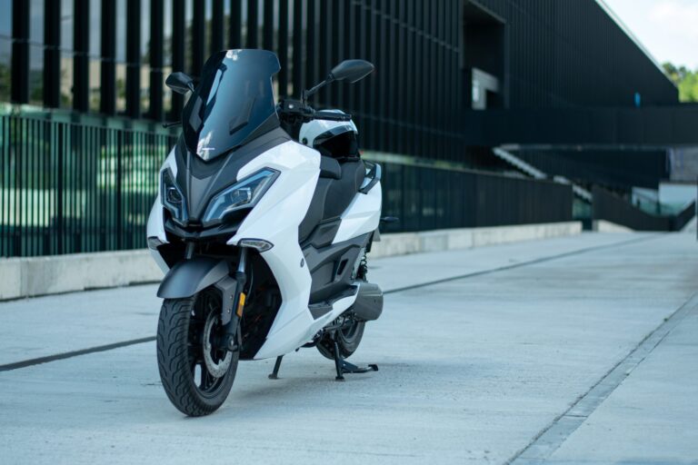 NERVA evolve e rende più economico il suo scooter elettrico EXE