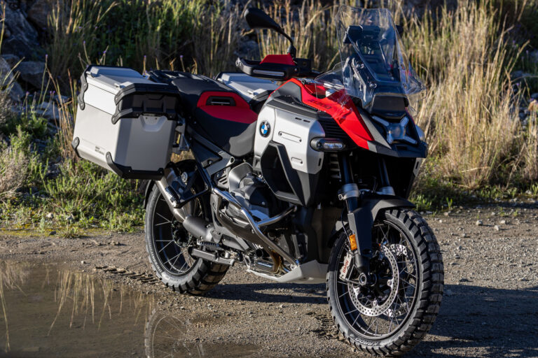 Nuova BMW R 1300 GS Adventure: video, caratteristiche e prezzo